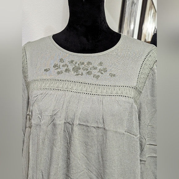 Crinkle Gauze Embroidered Top - Picture 8 of 13